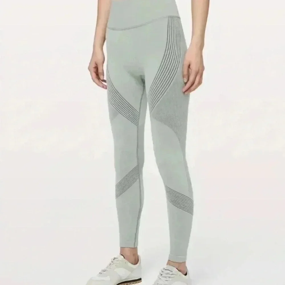 Lululemon Aerial Silk Tight Grey Sage Green Seamless Knit Leggings 28” Size 2_14